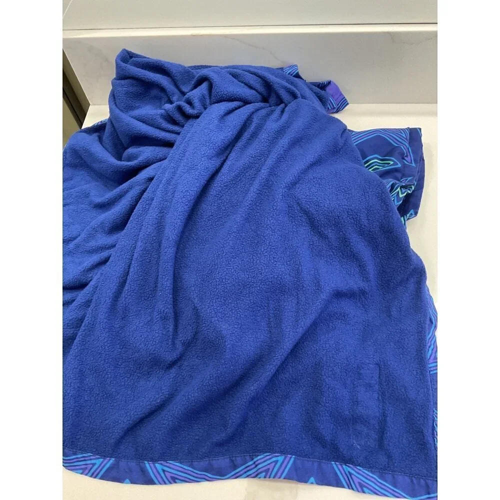 UNITED AIRLINES Polaris CLAUDE KAMENI Saks Fifth Ave Blanket Duvet Throw Set 2